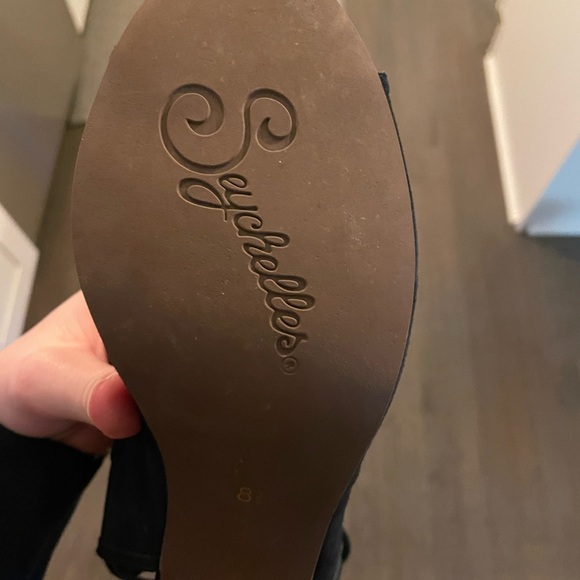 Seychelles Black velvet heels with tie back closure. Excellent condition. - Picture 6 of 6